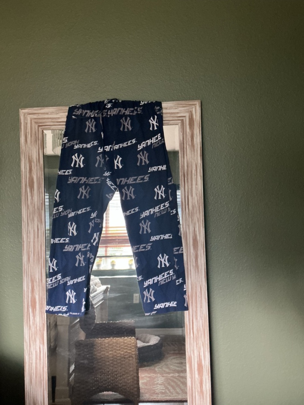 Source Unknown Navy New York Yankees Logo Joggers